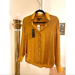 NWT. Banana Republic Dillon Blouse. Mustard Leopard Pattern. Satin Sheen. Sz XXS